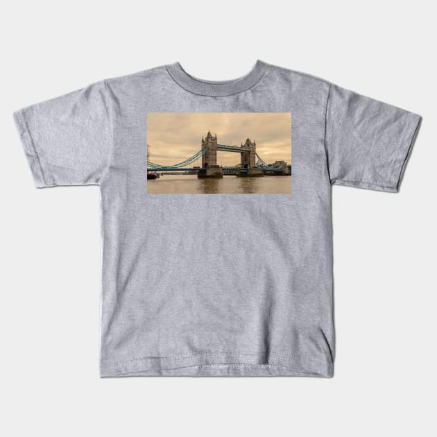 Tower Bridge Pano Kids T-Shirt by Enzwell